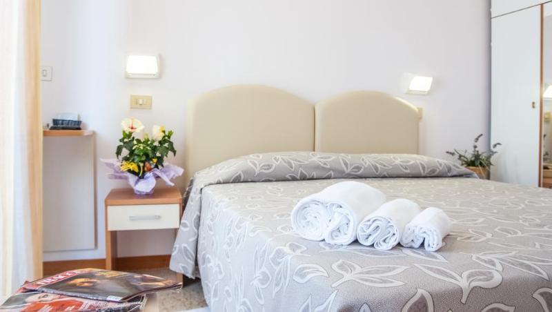 Hotel Bagli Римини Екстериор снимка