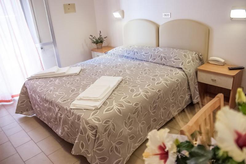 Hotel Bagli Римини Екстериор снимка