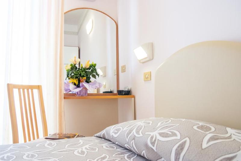 Hotel Bagli Римини Екстериор снимка