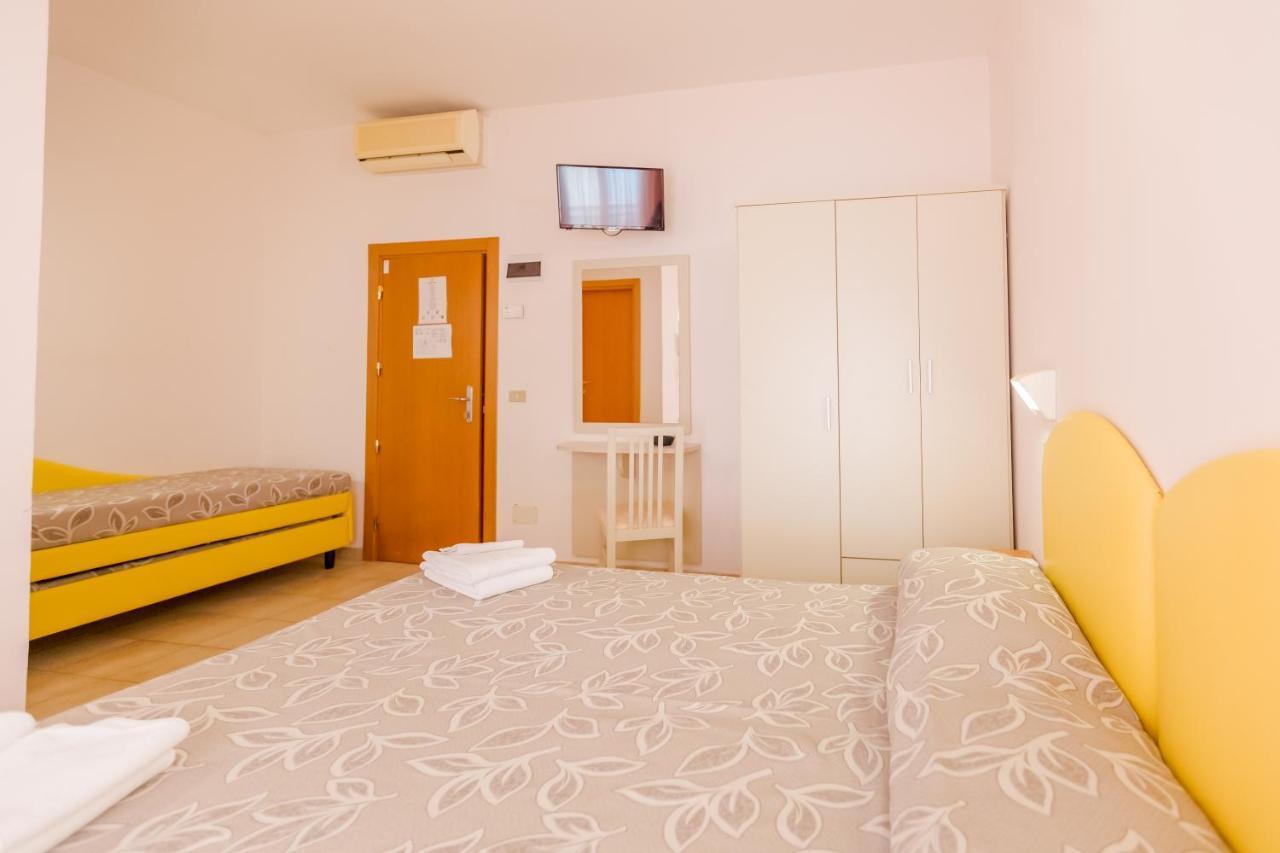 Hotel Bagli Римини Екстериор снимка