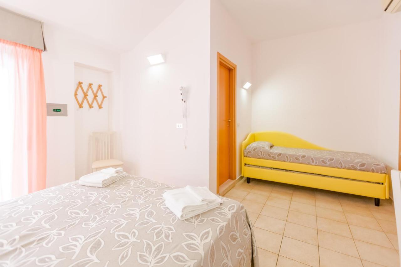 Hotel Bagli Римини Екстериор снимка