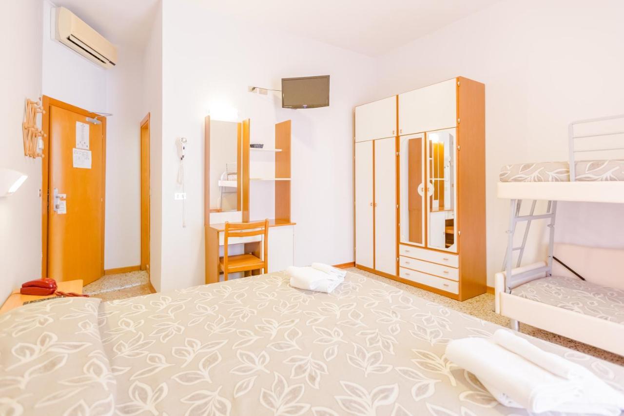 Hotel Bagli Римини Екстериор снимка