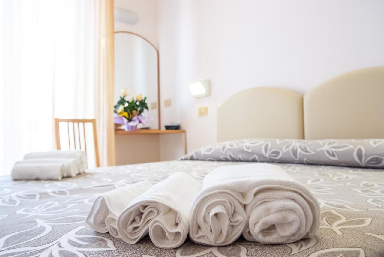 Hotel Bagli Римини Екстериор снимка