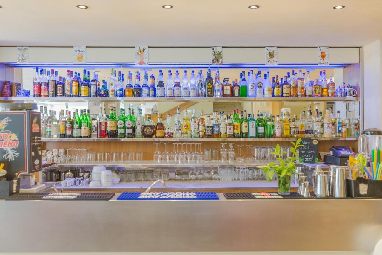 Hotel Bagli Римини Екстериор снимка