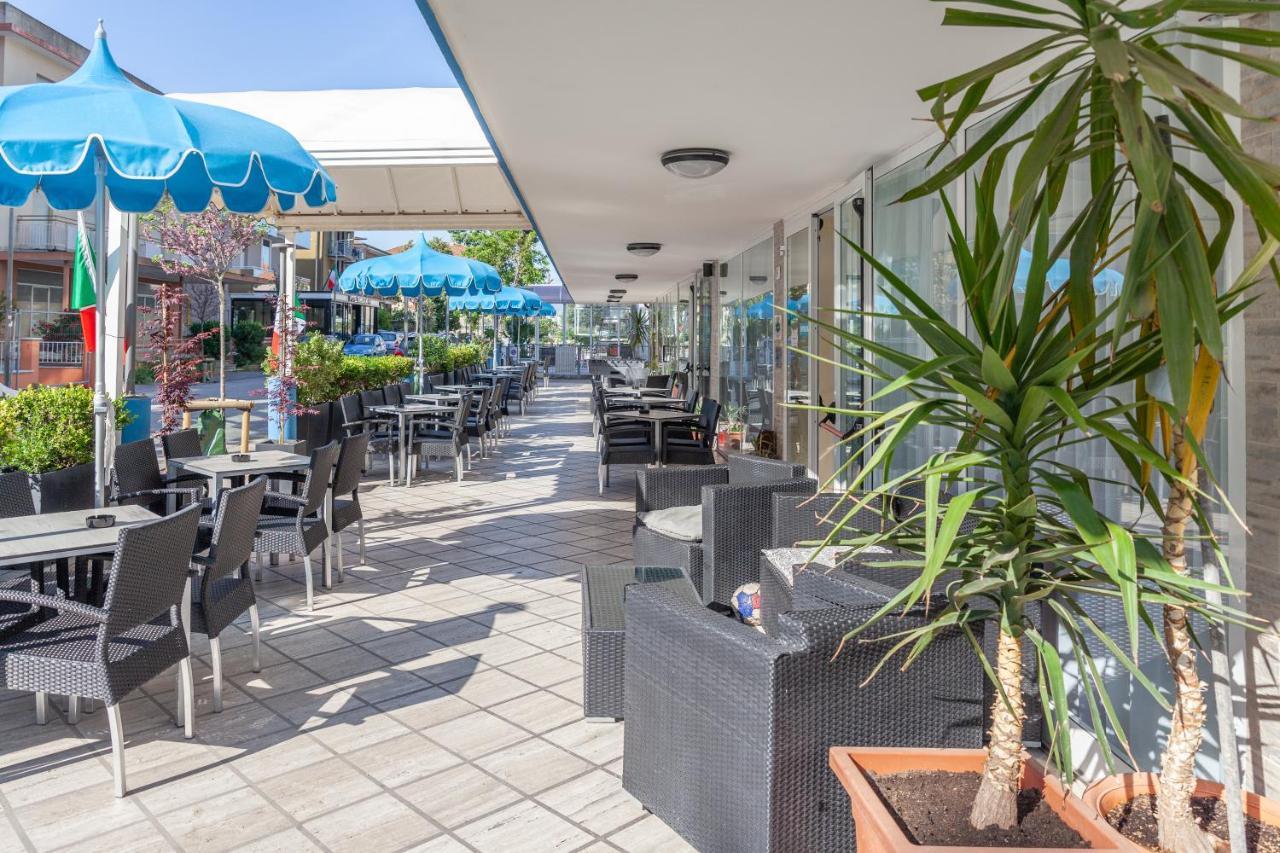 Hotel Bagli Римини Екстериор снимка
