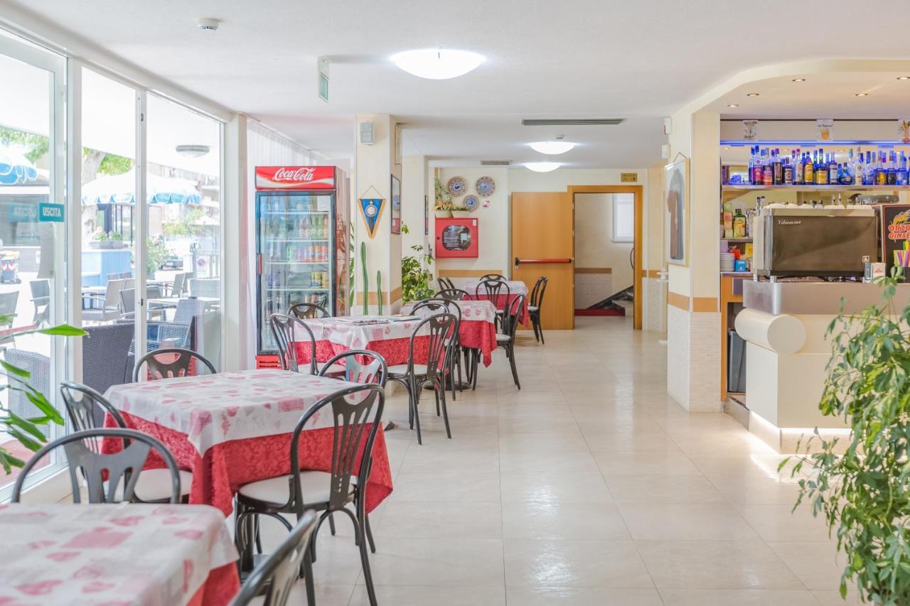 Hotel Bagli Римини Екстериор снимка