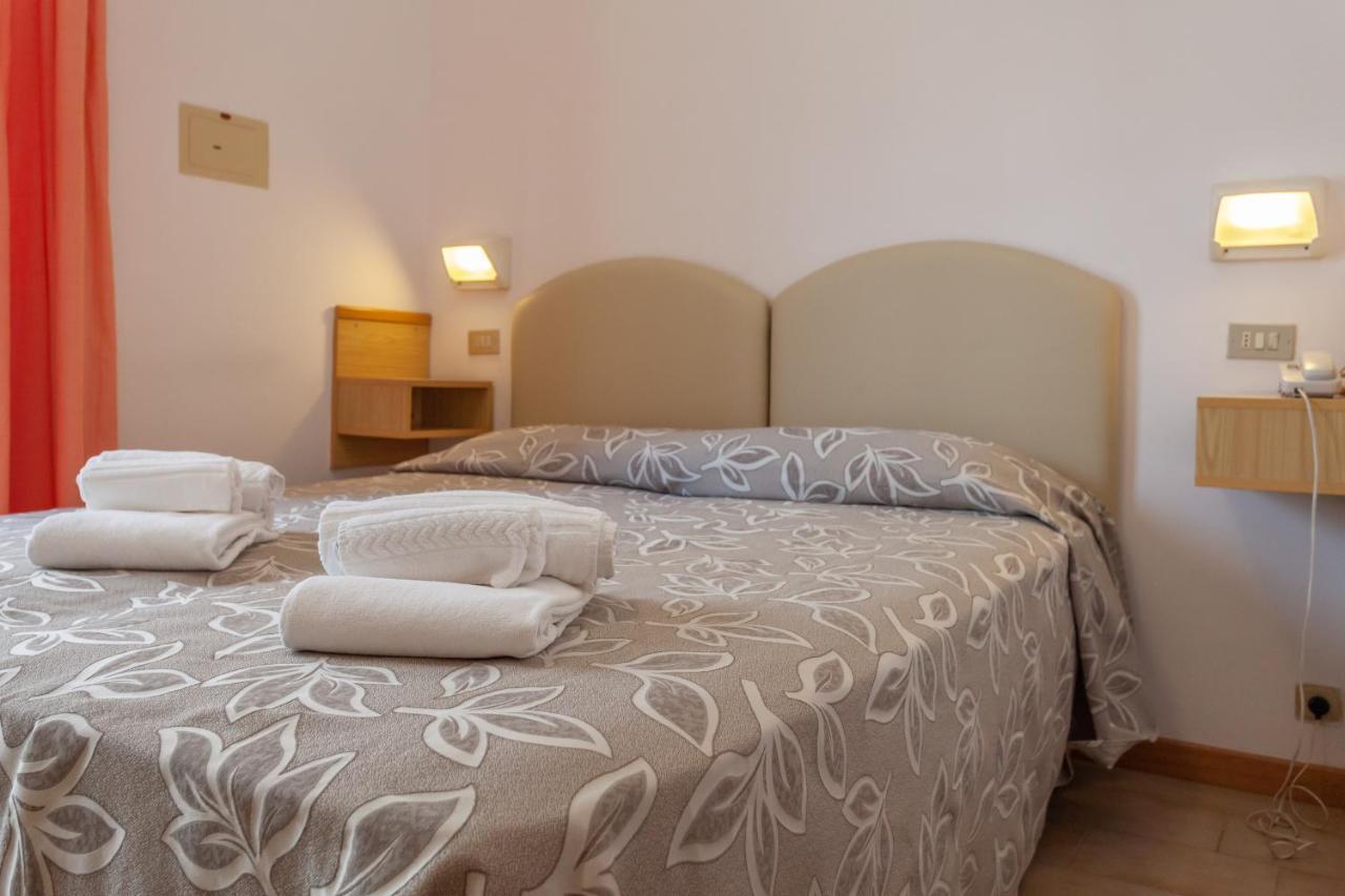 Hotel Bagli Римини Екстериор снимка