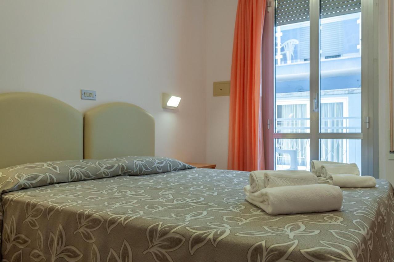 Hotel Bagli Римини Екстериор снимка