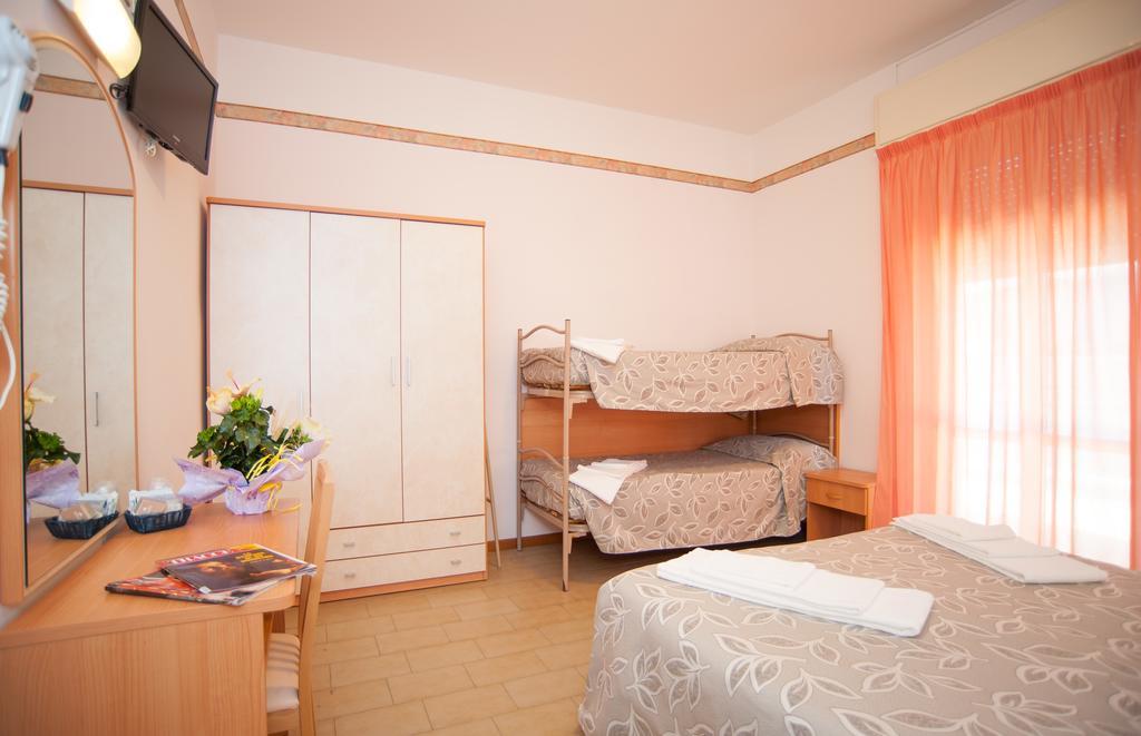 Hotel Bagli Римини Стая снимка